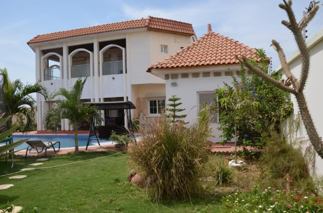 villa térangart saly Exteriör bild